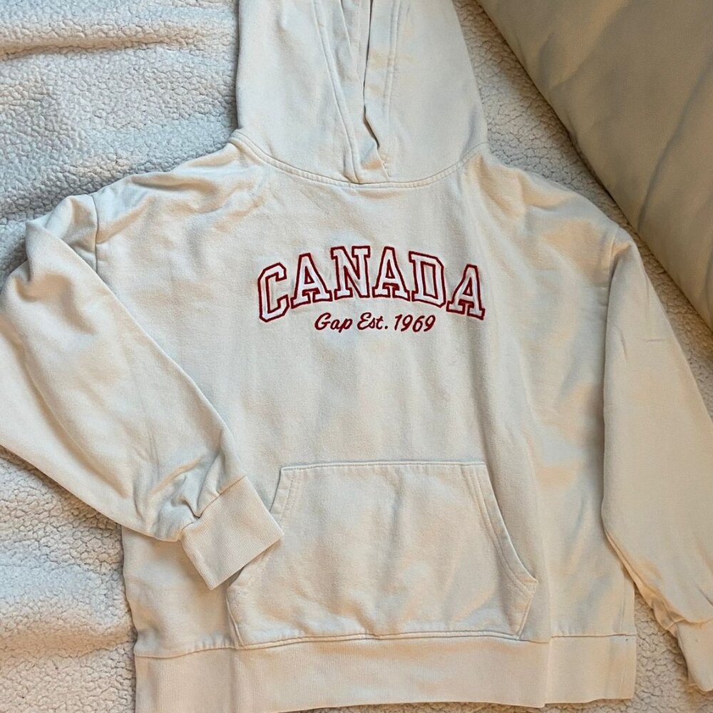 GAP Canada sweater
